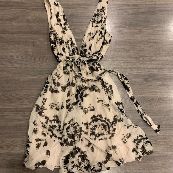 Dresses & Skirts - 🌹 Floral Dress 🌹